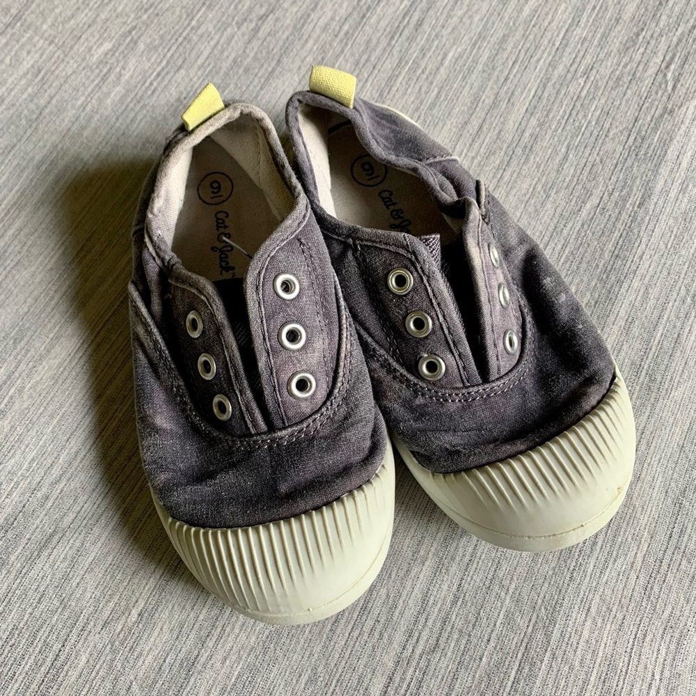 Like New Cat n Jack Size 9 Toddler Sneakers